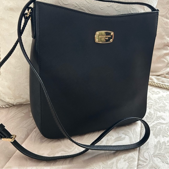 Micheal Kors Jet Set Travel Saffiano Leather Messenger - Picture 1 of 10